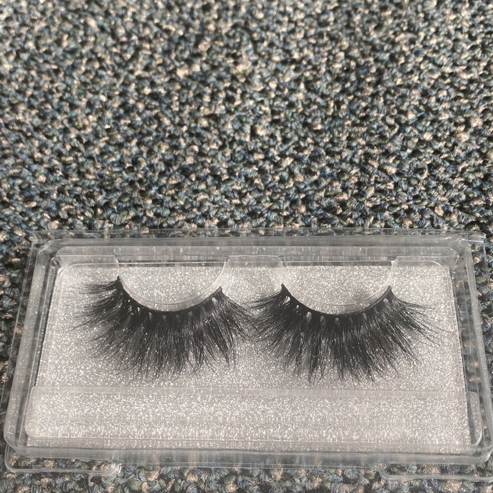 Lashes - Picture 5 of 16